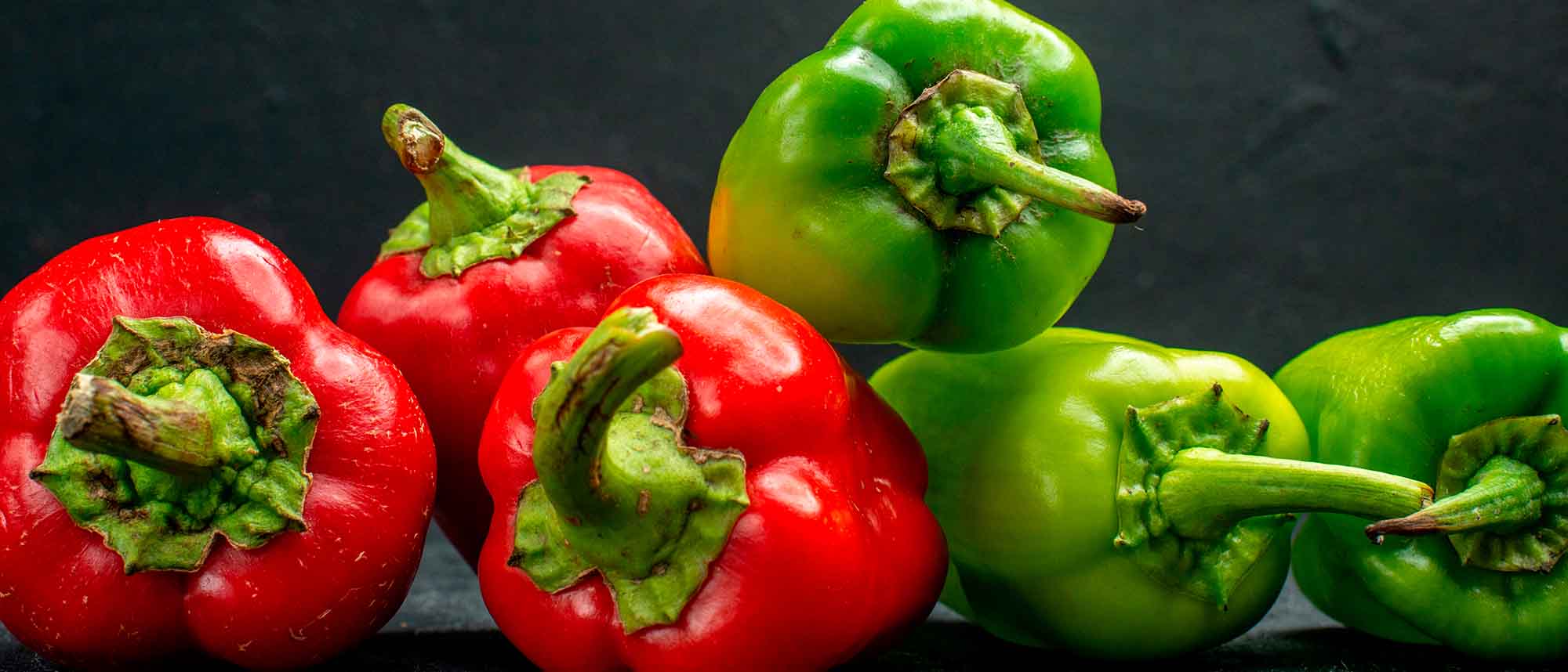 Pimientos rojos y verdes.